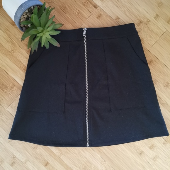 H&M Dresses & Skirts - ⚡FLASH SALE H&M skirt with pockets